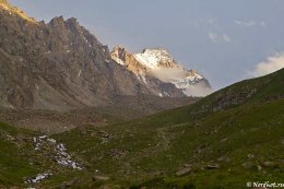 Граница альпийских лугов и морены