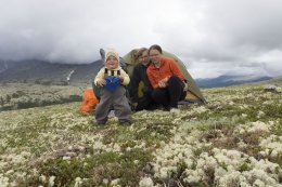 пеший поход с палаткой по тундрам Норвегии с ребенком (1 год)